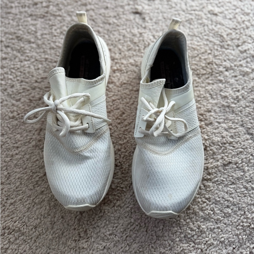 Women’s White New Balance Sneakers Size 10